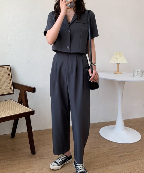 ABITOKYO（アビトーキョー）の「ショート丈ジャケットタックパンツセットアップ（テーラードジャケット・レディース・ブラック/グレー/ベージュ・M/L）」の10枚目の写真