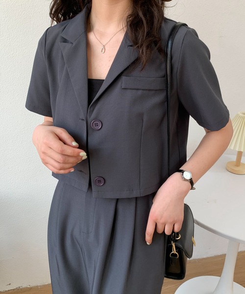 ABITOKYO（アビトーキョー）の「ショート丈ジャケットタックパンツセットアップ（テーラードジャケット・レディース・ブラック/グレー/ベージュ・M/L）」の8枚目の写真