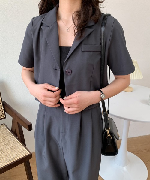 ABITOKYO（アビトーキョー）の「ショート丈ジャケットタックパンツセットアップ（テーラードジャケット・レディース・ブラック/グレー/ベージュ・M/L）」の5枚目の写真