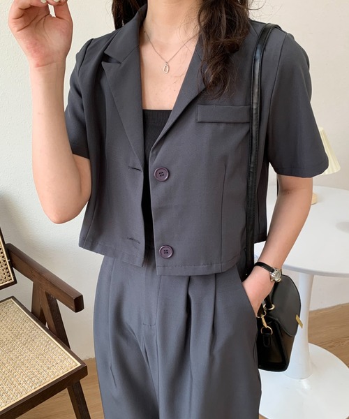 ABITOKYO（アビトーキョー）の「ショート丈ジャケットタックパンツセットアップ（テーラードジャケット・レディース・ブラック/グレー/ベージュ・M/L）」の4枚目の写真