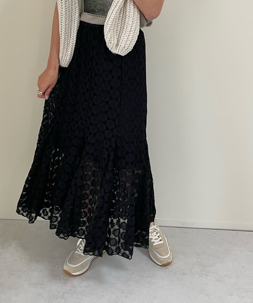 LE MORE（リモア）の「フラワーレースロングスカート（スカート・レディース・アイボリー/ブラック・FREE）」の3枚目の写真