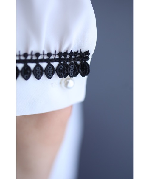 cawaii（カワイイ）の「スパンコールの蝶々襟ブラウストップス（シャツ