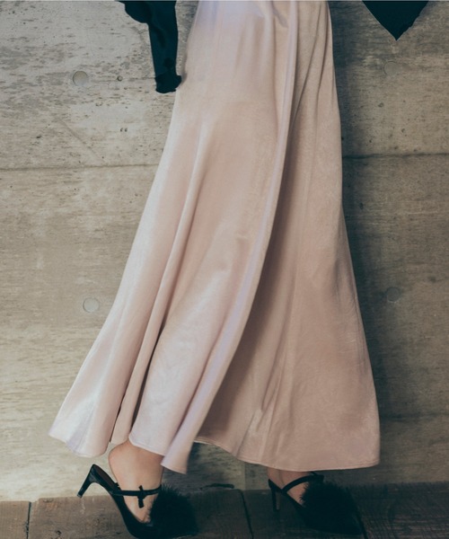 Romansual(ロマンシュアル)の「Romansual/サテンスリットフレアロングスカート(スカート・レディース・ブラック/ライトピンク・SMALL/MEDIUM)」の6枚目の写真