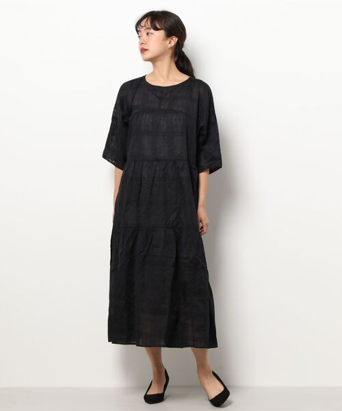 CRAFT STANDARD BOUTIQUE（クラフトスタンダードブティック）の「クルーネックティアードワンピース　＊（ワンピース・レディース・ブラック/パープル/マスタード・FREE）」の4枚目の写真