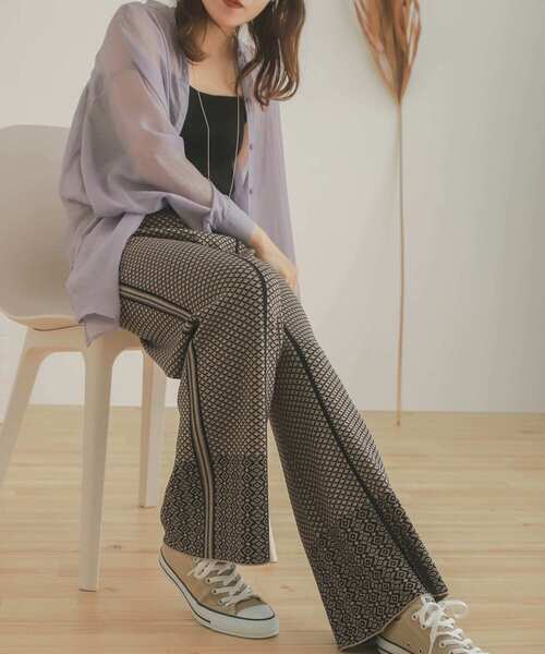 SENSE OF PLACE by URBAN RESEARCH(センスオブプレイスバイアーバンリサーチ)の「ジャガードニットパンツ(その他パンツ・レディース・パープル系その他/ブラック系その他/ブラウン系その他・ONE)」の2枚目の写真