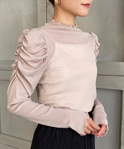 moment+（モーメントプラス）の「シアータートルメローパワーショルダープルオーバー（Tシャツ/カットソー・レディース・ブラック/オフホワイト/グレイッシュベージュ/カーキ/ライトグリーン/ブラウン・M/L）」の4枚目の写真