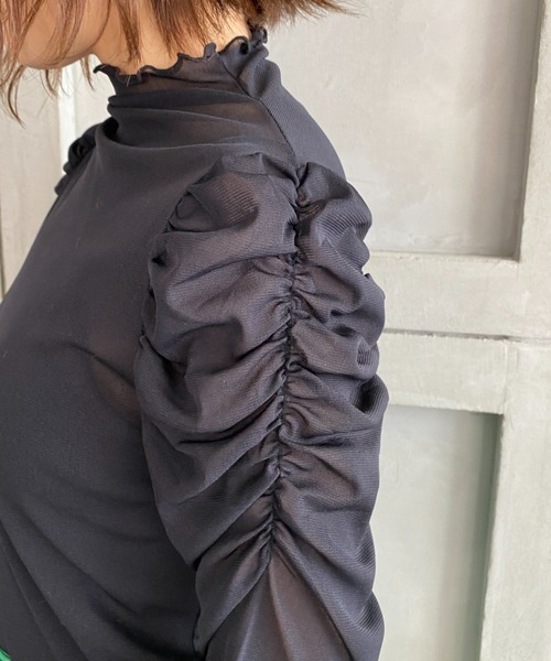 moment+（モーメントプラス）の「シアータートルメローパワーショルダープルオーバー（Tシャツ/カットソー・レディース・ブラック/オフホワイト/グレイッシュベージュ/カーキ/ライトグリーン/ブラウン・M/L）」の14枚目の写真