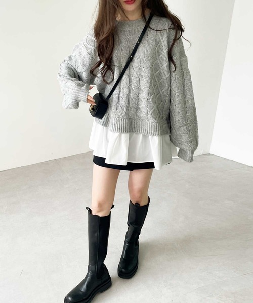 GeeRA(ジーラ)の「レイヤード風ケーブルニットトップス(ニット/セーター・レディース・モカ/ライトグレー・MEDIUM/LARGE/X-LARGE)」の4枚目の写真