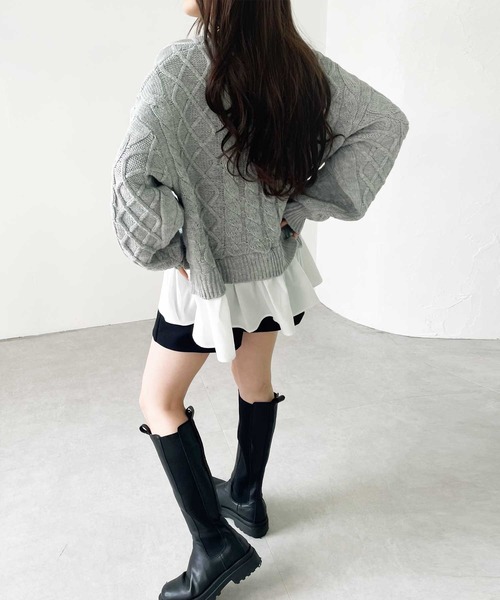 GeeRA(ジーラ)の「レイヤード風ケーブルニットトップス(ニット/セーター・レディース・モカ/ライトグレー・MEDIUM/LARGE/X-LARGE)」の7枚目の写真
