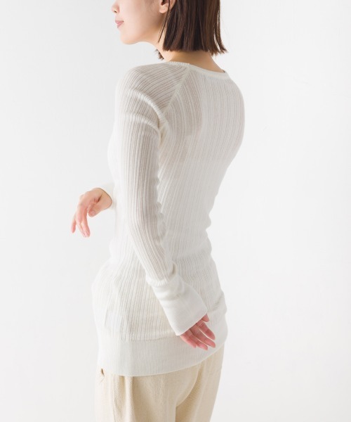 OMNES(オムネス)の「ランダムテレコニット クルーネック(ニット/セーター・レディース・ホワイト/チャコール/グレイッシュベージュ/グレー/ブラック/ブラック系その他/グリーン系その他/ホワイト系その他/オートミール/グレー系その他・FREE)」の12枚目の写真