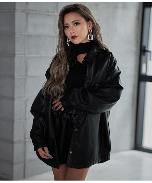 ANAP（アナップ）の「フェイクレザーオーバーシャツ（カバーオール・レディース・アイボリー/ブラック・FREE）」の2枚目の写真