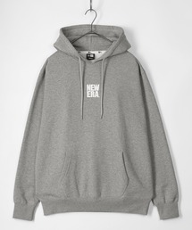 NEW ERA（ニューエラ）の「【NEW　ERA/ニューエラ】Square ロゴ フロントプリント 長袖プルオーバーフーディ/グレイ（パーカー）」
