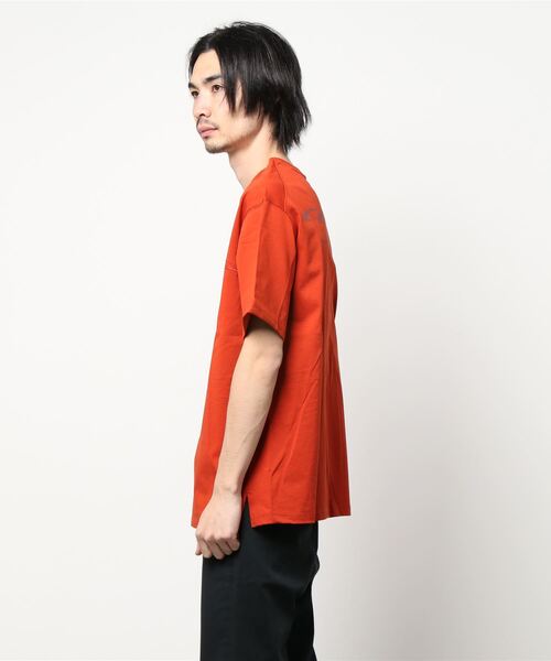 A DEGREE FAHRENHEIT（エーディグリーファーレンハイ）の「【ユニセックスアイテム】2LUX/adf刺繍 オーバーサイズT（Tシャツ/カットソー・メンズ・ホワイト/ブラック/オレンジ・SMALL/MEDIUM/LARGE/FREE）」の12枚目の写真