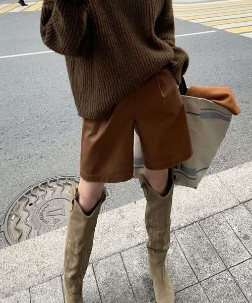 MANGROVE(マングローブ)の「フェイクレザータックハーフパンツ(その他パンツ・レディース・ブラック/ブラウン/バーガンディー・MEDIUM/LARGE)」の10枚目の写真