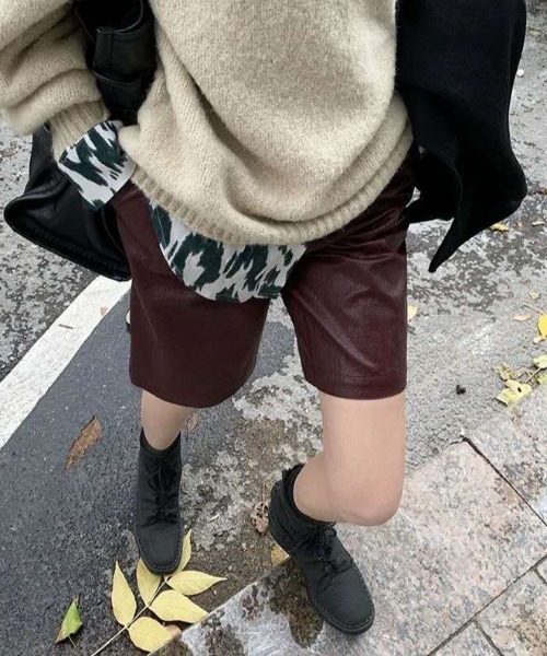 MANGROVE(マングローブ)の「フェイクレザータックハーフパンツ(その他パンツ・レディース・ブラック/ブラウン/バーガンディー・MEDIUM/LARGE)」の13枚目の写真
