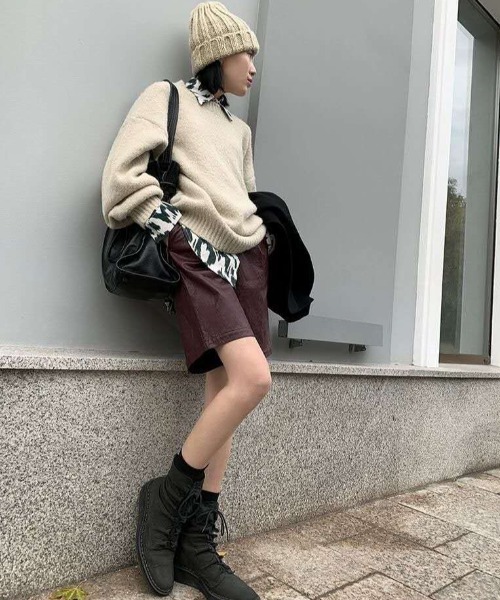 MANGROVE(マングローブ)の「フェイクレザータックハーフパンツ(その他パンツ・レディース・ブラック/ブラウン/バーガンディー・MEDIUM/LARGE)」の17枚目の写真