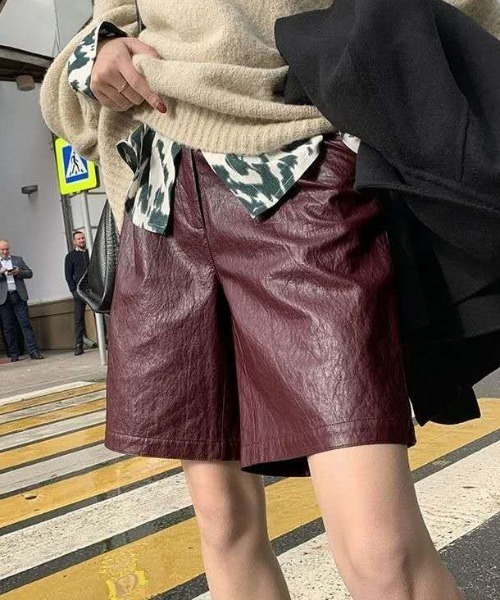 MANGROVE(マングローブ)の「フェイクレザータックハーフパンツ(その他パンツ・レディース・ブラック/ブラウン/バーガンディー・MEDIUM/LARGE)」の12枚目の写真