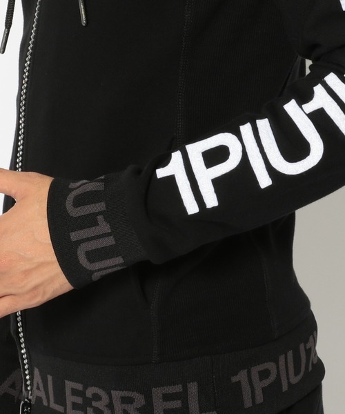 1piu1uguale3 RELAX(ウノピュウノウグァーレトレリラックス)の「【別注】1PIU1UGUALE3 RELAX/ウノピゥ ウノ ウグァーレ トレ リラックス/SIDE LOGO RHINESTONE ZIP HOODIE(パーカー・メンズ・ブラック/グレー・SMALL/MEDIUM/LARGE/X-LARGE/XX-LARGE)」の13枚目の写真