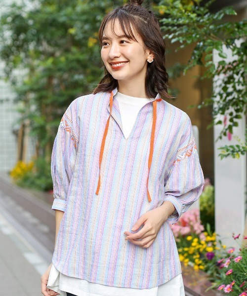 チチカカ(チチカカ)の「カラーストライプ刺繍シャツ(シャツ/ブラウス・レディース・ベージュ/ピンク・FREE)」の1枚目の写真