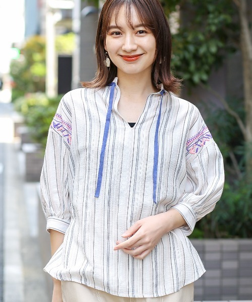 チチカカ(チチカカ)の「カラーストライプ刺繍シャツ(シャツ/ブラウス・レディース・ベージュ/ピンク・FREE)」の5枚目の写真
