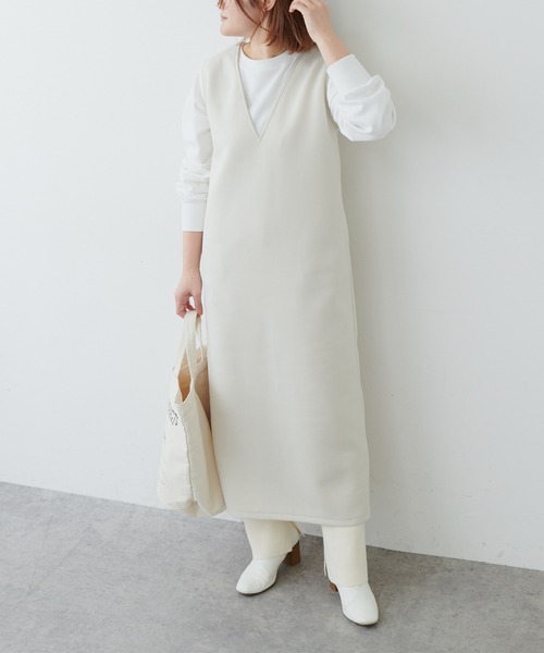 PUAL CE CIN(ピュアルセシン)の「【WEB限定】カットポンチVネックワンピース(ワンピース・レディース・ブラック/アイボリー/グレイッシュベージュ・FREE)」の2枚目の写真