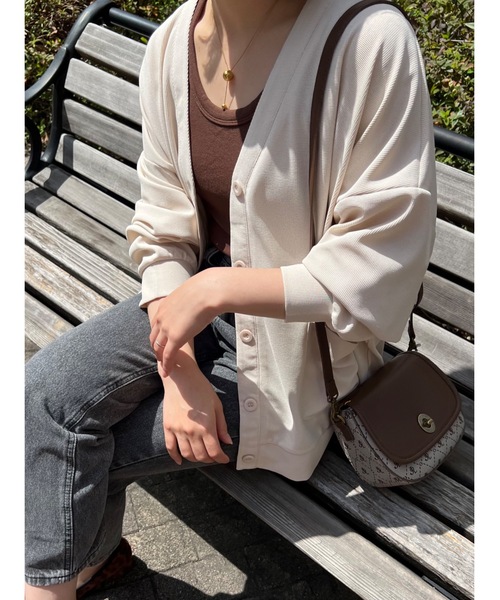 jumelle(ジュメロ)の「Vネックルーズカーディガン(カーディガン/ボレロ・レディース・ベージュ/ピンク・FREE)」の11枚目の写真