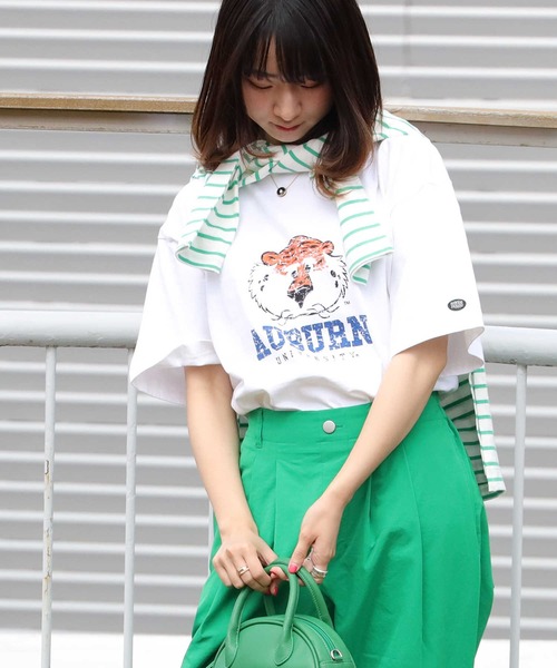 Right-on（ライトオン）の「オーバーンＵ半袖Ｔシャツ（Tシャツ/カットソー・レディース・ホワイト/グリーン・M/L）」の2枚目の写真