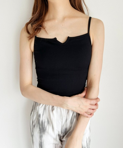 at12:03(アットイチニーゼロサン)の「カップ付き フロントスリットキャミソール(キャミソール・レディース・ホワイト/ブラック/ブラウン/グレー/ブルー/グリーン・FREE)」の18枚目の写真