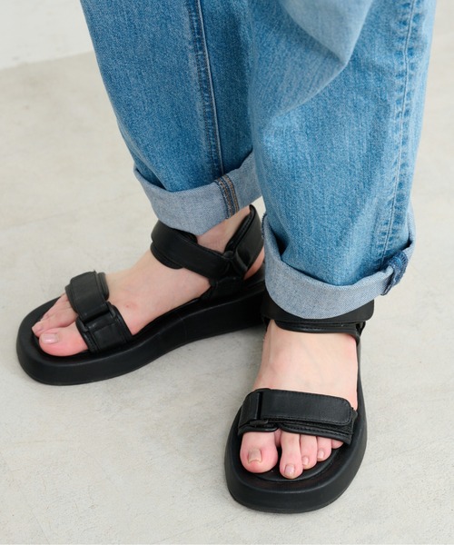 FREE'S MART（フリーズマート）の「セットインベルクロサンダル（サンダル・レディース・ブラック/ホワイト・SMALL/MEDIUM）」の2枚目の写真