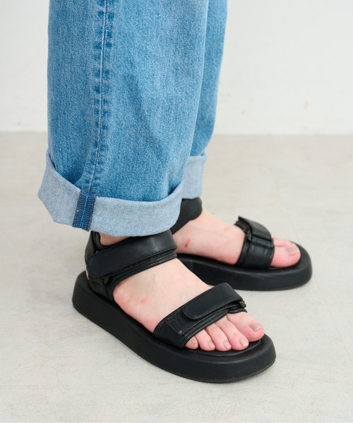 FREE'S MART（フリーズマート）の「セットインベルクロサンダル（サンダル・レディース・ブラック/ホワイト・SMALL/MEDIUM）」の14枚目の写真