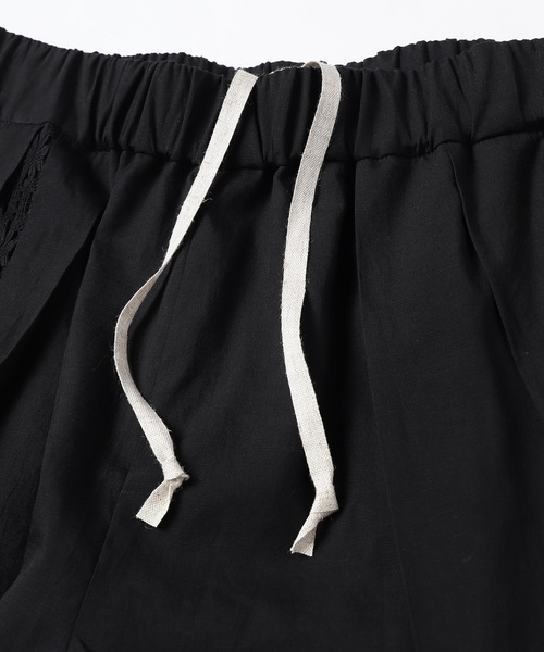 mudoca(ムドカ)の「【紙の上 めくるめく】タックギャザーパンツ(その他パンツ・レディース・ブラック/クリーム・FREE)」の6枚目の写真