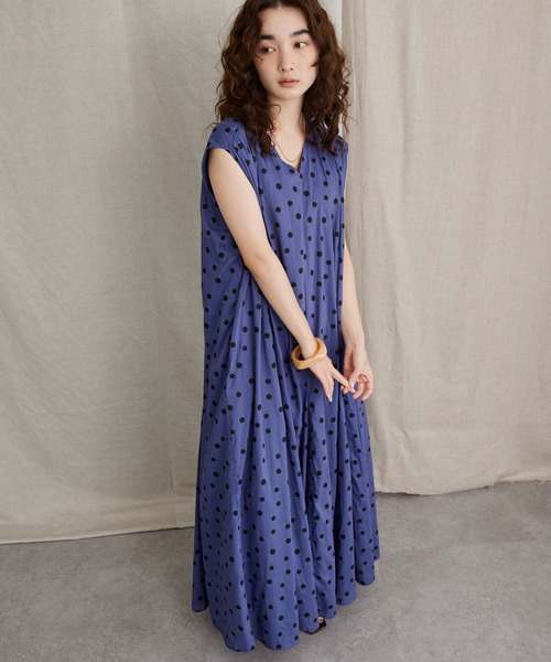 AMERICAN HOLIC（アメリカンホリック）の「Vネックマーメードラインワンピース（ワンピース・レディース・ドット/その他14/ブラック系その他5・M/L）」の2枚目の写真