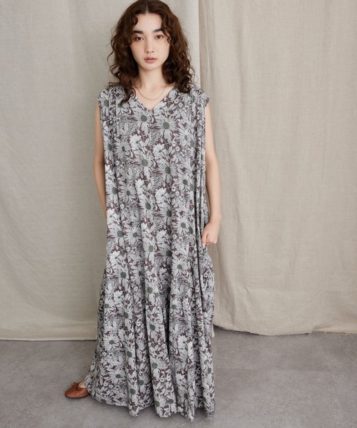 AMERICAN HOLIC（アメリカンホリック）の「Vネックマーメードラインワンピース（ワンピース・レディース・ドット/その他14/ブラック系その他5・M/L）」の3枚目の写真