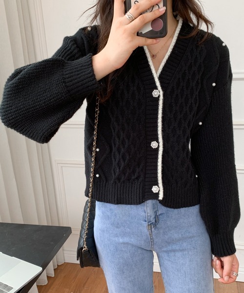 ECLIN(エクラン)の「キャミ付きパールボタンケーブルニットカーデガン(カーディガン/ボレロ・レディース・ブラック/パープル/ブルー・FREE)」の16枚目の写真