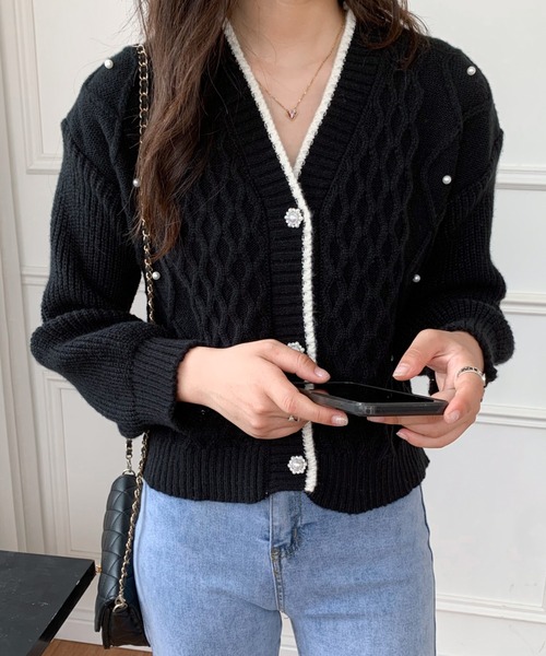 ECLIN(エクラン)の「キャミ付きパールボタンケーブルニットカーデガン(カーディガン/ボレロ・レディース・ブラック/パープル/ブルー・FREE)」の18枚目の写真