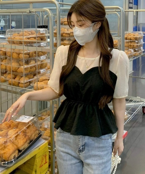 LAC-VERT（ラック・ヴェール）の「【半袖/長袖 選べる袖丈】ビスチェレイヤード風ペプラムトップス（シャツ/ブラウス・レディース・ブラック/ホワイト/その他1/その他2・FREE）」の16枚目の写真