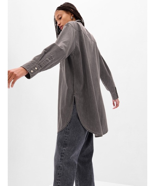 GAP(ギャップ)の「オーバーサイズ ウエスタン チュニックシャツ(シャツ/ブラウス・レディース・ブラック・S/M/L/XS/XXS)」の2枚目の写真