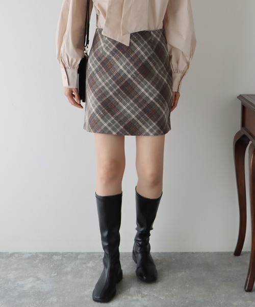 BLUEEAST（ブルーイースト）の「チェック台形ミニスカート（スカート・レディース・ブラック/ベージュ・MEDIUM）」の4枚目の写真