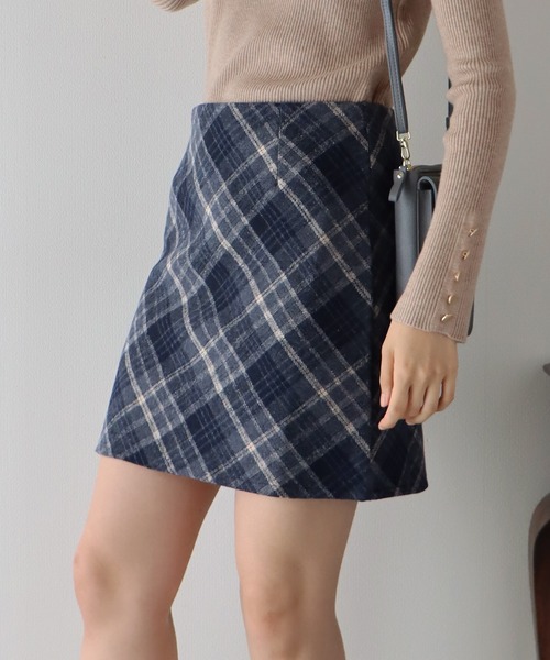 BLUEEAST（ブルーイースト）の「チェック台形ミニスカート（スカート・レディース・ブラック/ベージュ・MEDIUM）」の6枚目の写真