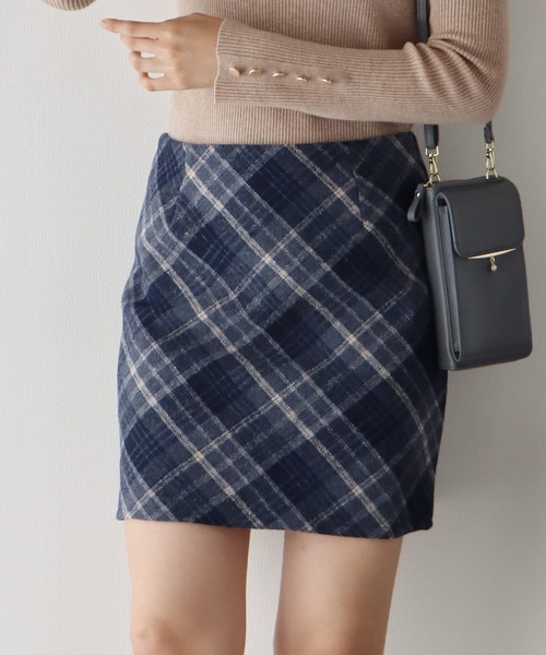 BLUEEAST（ブルーイースト）の「チェック台形ミニスカート（スカート・レディース・ブラック/ベージュ・MEDIUM）」の7枚目の写真