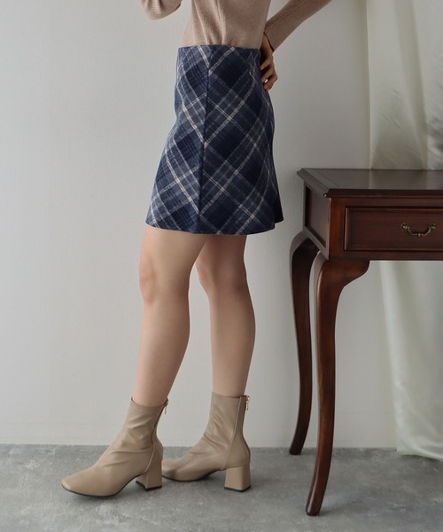 BLUEEAST（ブルーイースト）の「チェック台形ミニスカート（スカート・レディース・ブラック/ベージュ・MEDIUM）」の9枚目の写真