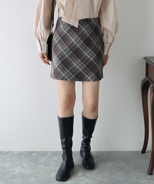 BLUEEAST（ブルーイースト）の「チェック台形ミニスカート（スカート・レディース・ブラック/ベージュ・MEDIUM）」の13枚目の写真