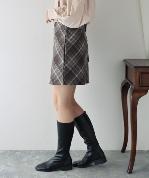 BLUEEAST（ブルーイースト）の「チェック台形ミニスカート（スカート・レディース・ブラック/ベージュ・MEDIUM）」の15枚目の写真