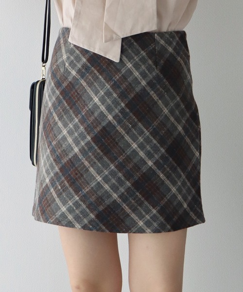 BLUEEAST（ブルーイースト）の「チェック台形ミニスカート（スカート・レディース・ブラック/ベージュ・MEDIUM）」の16枚目の写真