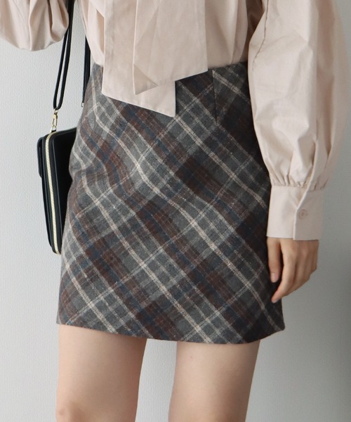 BLUEEAST（ブルーイースト）の「チェック台形ミニスカート（スカート・レディース・ブラック/ベージュ・MEDIUM）」の17枚目の写真
