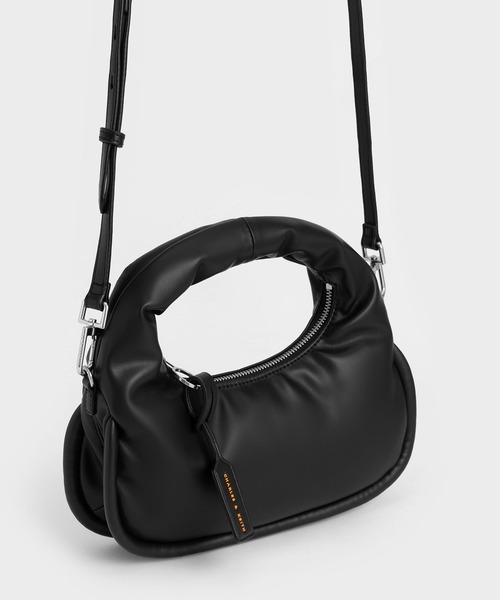 CHARLES & KEITH（チャールズ & キース）の「Yama ヤマ クレセントホーボーバッグ（ショルダーバッグ・レディース・クリーム/ブラック/カーキ・M）」の5枚目の写真