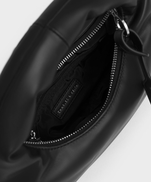 CHARLES & KEITH（チャールズ & キース）の「Yama ヤマ クレセントホーボーバッグ（ショルダーバッグ・レディース・クリーム/ブラック/カーキ・M）」の10枚目の写真