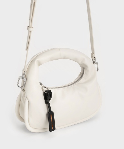 CHARLES & KEITH（チャールズ & キース）の「Yama ヤマ クレセントホーボーバッグ（ショルダーバッグ・レディース・クリーム/ブラック/カーキ・M）」の11枚目の写真