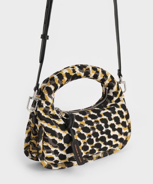 CHARLES & KEITH（チャールズ & キース）の「Yama ヤマ クレセントホーボーバッグ（ショルダーバッグ・レディース・クリーム/ブラック/カーキ・M）」の15枚目の写真