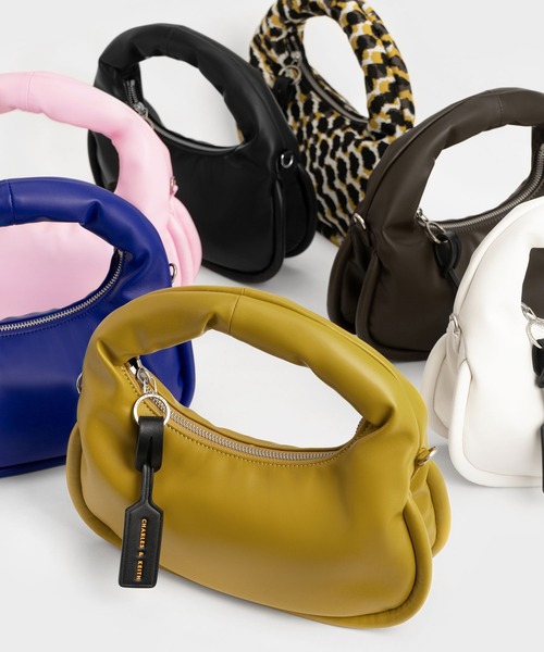 CHARLES & KEITH（チャールズ & キース）の「Yama ヤマ クレセントホーボーバッグ（ショルダーバッグ・レディース・クリーム/ブラック/カーキ・M）」の17枚目の写真